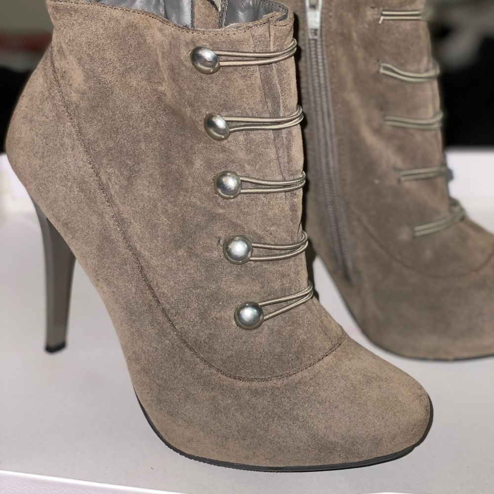 Heel booties
